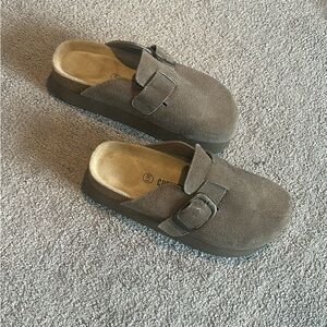 Cushionaire Women's Suede Platform Clogs - Brown